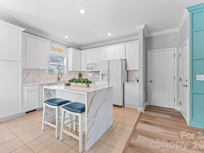 2009 Hillside Drive, North Myrtle Beach, SC 29582.  MLS# CAR4419715, YatesRealty ID 47967. 