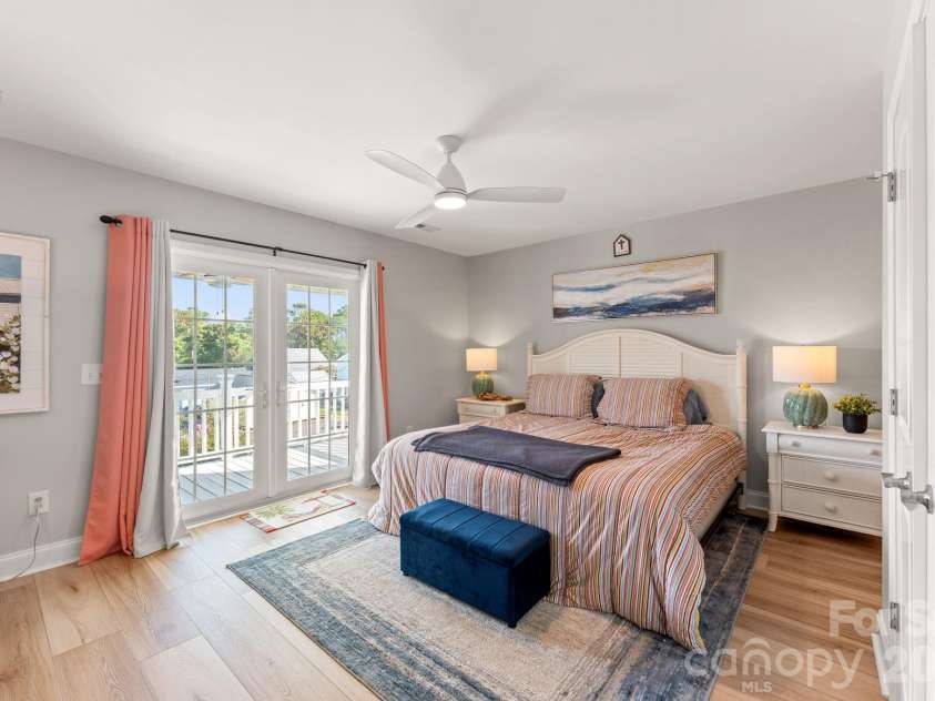 2009 Hillside Drive, North Myrtle Beach, SC 29582.  MLS# CAR4419715, YatesRealty ID 47967. 