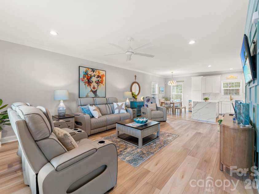 2009 Hillside Drive, North Myrtle Beach, SC 29582.  MLS# CAR4419715, YatesRealty ID 47967. 