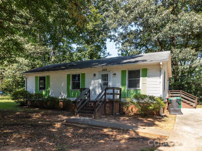 1719 Oneka Avenue, High Point, NC 27260.  MLS# CAR4418003, YatesRealty ID 47969. 