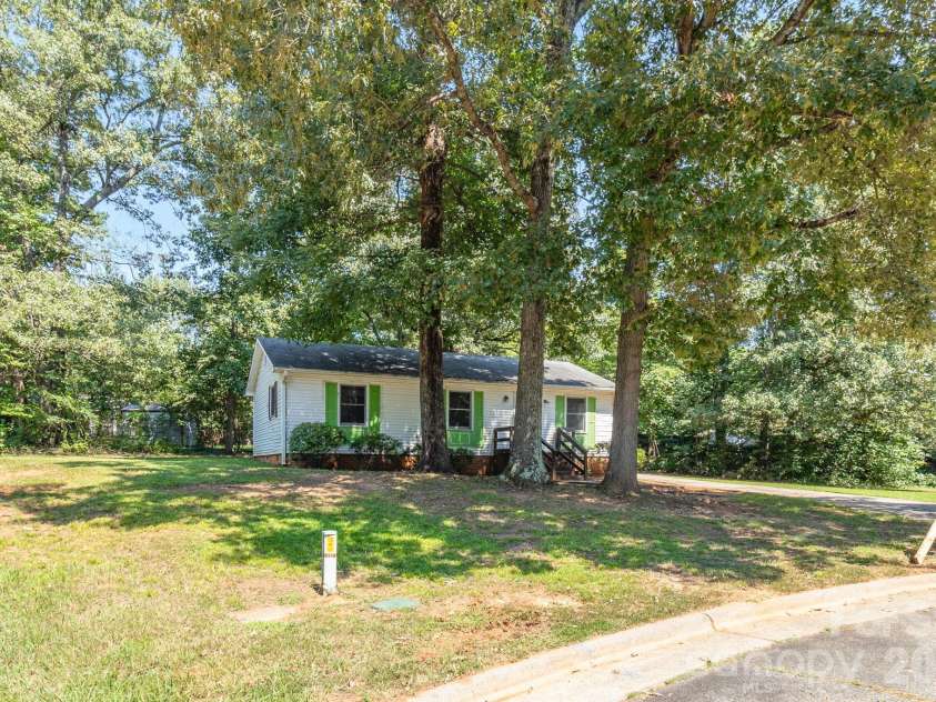 1719 Oneka Avenue, High Point, NC 27260.  MLS# CAR4418003, YatesRealty ID 47969. 