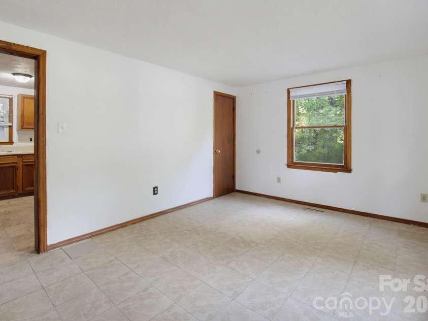1719 Oneka Avenue, High Point, NC 27260.  MLS# CAR4418003, YatesRealty ID 47969. 