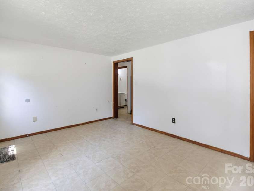 1719 Oneka Avenue, High Point, NC 27260.  MLS# CAR4418003, YatesRealty ID 47969. 