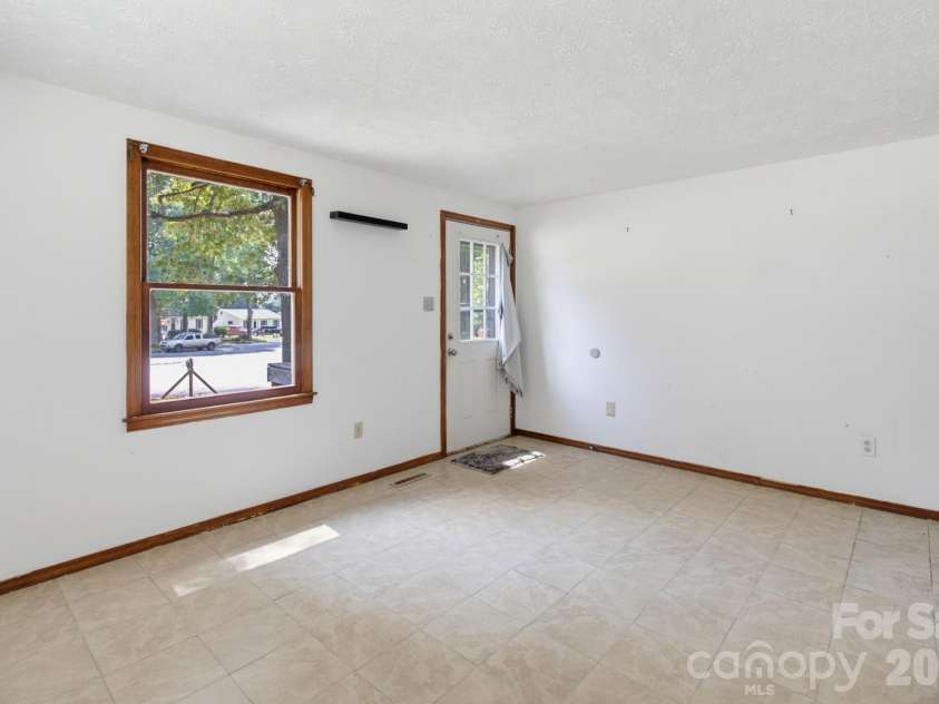 1719 Oneka Avenue, High Point, NC 27260.  MLS# CAR4418003, YatesRealty ID 47969. 