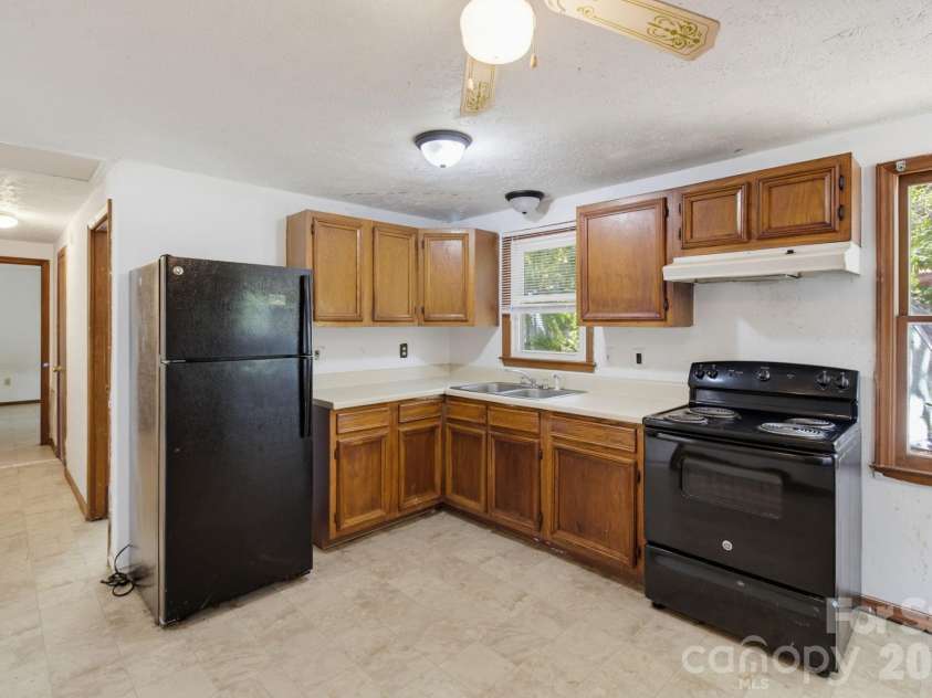 1719 Oneka Avenue, High Point, NC 27260.  MLS# CAR4418003, YatesRealty ID 47969. 