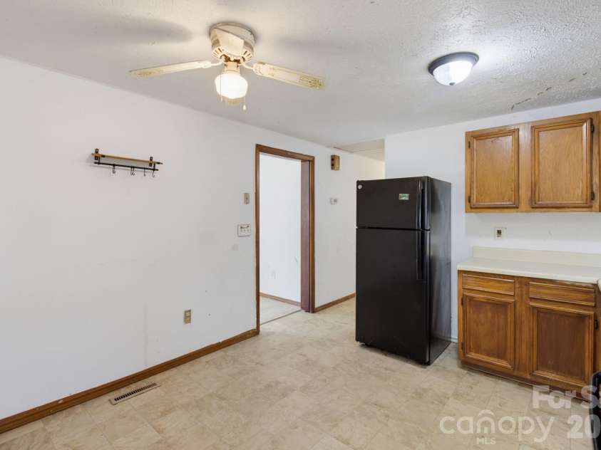1719 Oneka Avenue, High Point, NC 27260.  MLS# CAR4418003, YatesRealty ID 47969. 