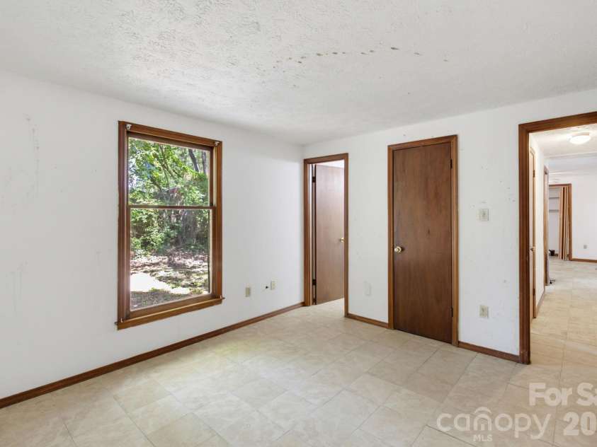 1719 Oneka Avenue, High Point, NC 27260.  MLS# CAR4418003, YatesRealty ID 47969. 