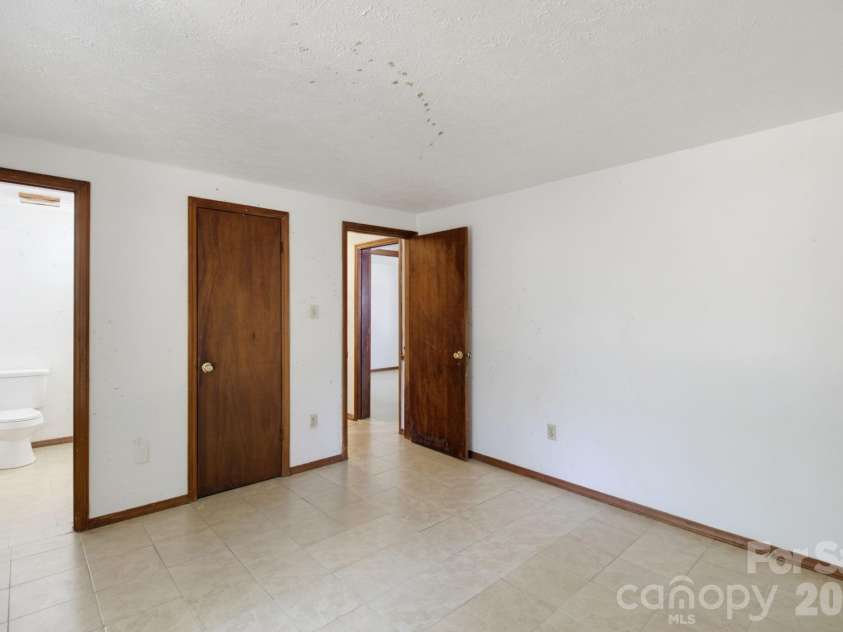 1719 Oneka Avenue, High Point, NC 27260.  MLS# CAR4418003, YatesRealty ID 47969. 