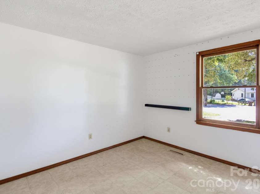 1719 Oneka Avenue, High Point, NC 27260.  MLS# CAR4418003, YatesRealty ID 47969. 