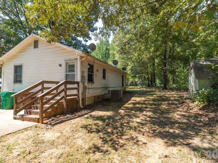 1719 Oneka Avenue, High Point, NC 27260.  MLS# CAR4418003, YatesRealty ID 47969. 