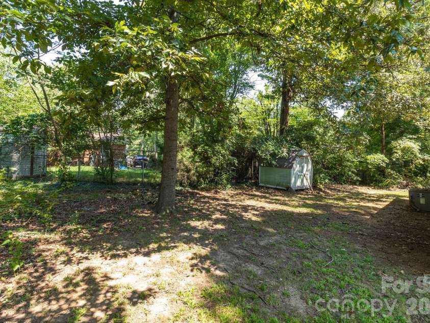 1719 Oneka Avenue, High Point, NC 27260.  MLS# CAR4418003, YatesRealty ID 47969. 