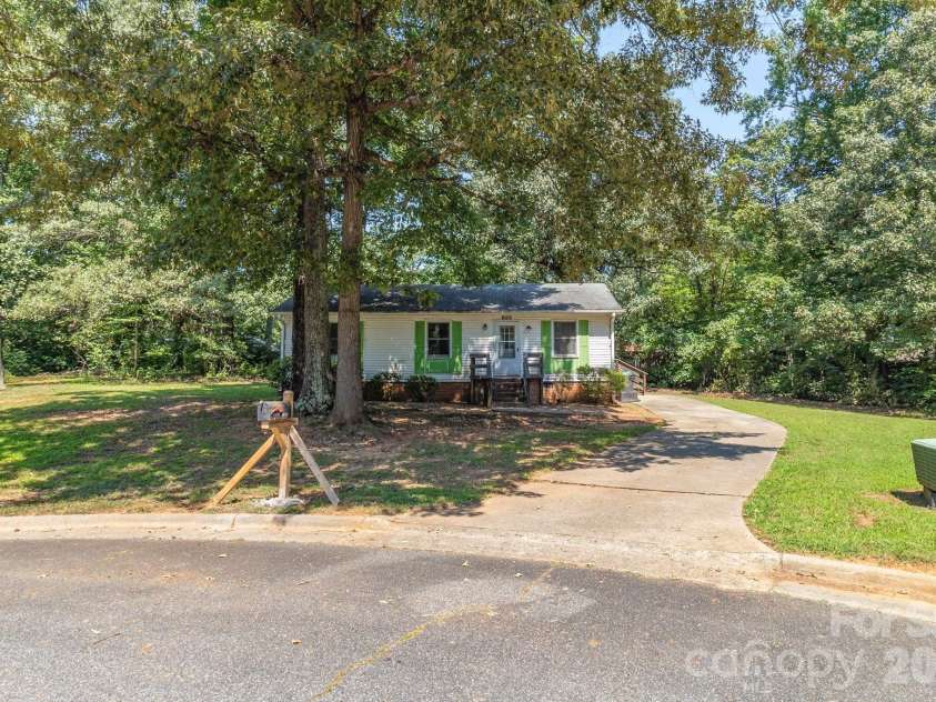1719 Oneka Avenue, High Point, NC 27260.  MLS# CAR4418003, YatesRealty ID 47969. 