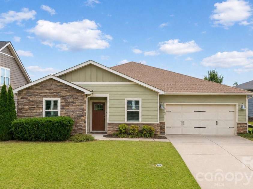 5262 Looking Glass Trail, Denver, NC 28037.  MLS# CAR4417397, YatesRealty ID 47970. 