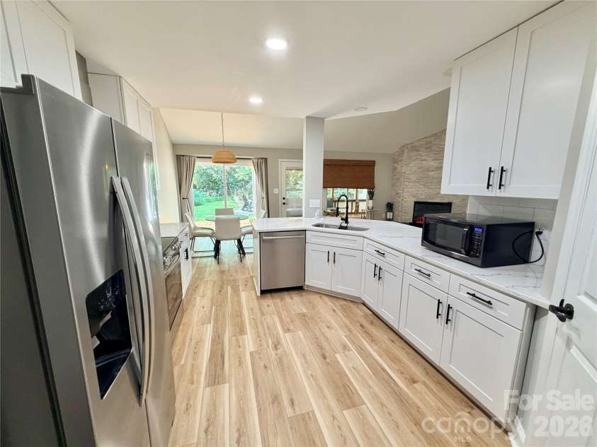 6836 Pin Oak Court, Charlotte, NC 28226.  MLS# CAR4415035, YatesRealty ID 47972. 
