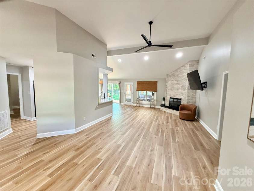 6836 Pin Oak Court, Charlotte, NC 28226.  MLS# CAR4415035, YatesRealty ID 47972. 