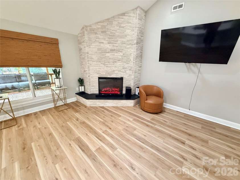 6836 Pin Oak Court, Charlotte, NC 28226.  MLS# CAR4415035, YatesRealty ID 47972. 