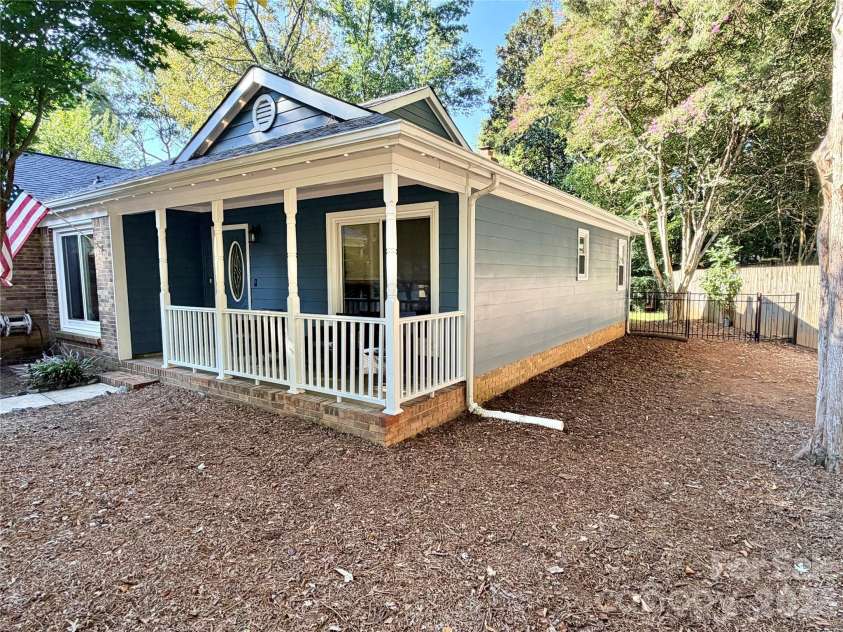 6836 Pin Oak Court, Charlotte, NC 28226.  MLS# CAR4415035, YatesRealty ID 47972. 