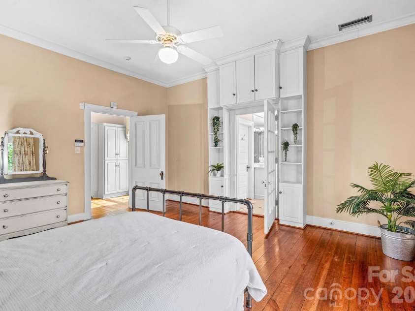321 Bank Street, Salisbury, NC 28144.  MLS# CAR4419880, YatesRealty ID 47975. 