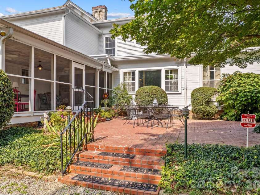 321 Bank Street, Salisbury, NC 28144.  MLS# CAR4419880, YatesRealty ID 47975. 