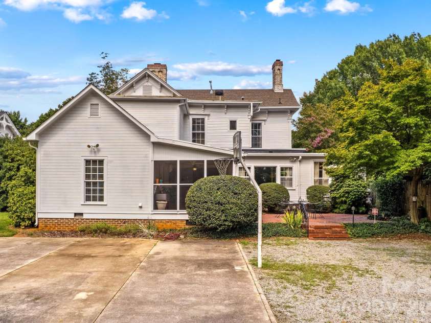 321 Bank Street, Salisbury, NC 28144.  MLS# CAR4419880, YatesRealty ID 47975. 