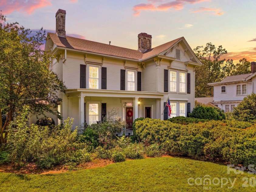 321 Bank Street, Salisbury, NC 28144.  MLS# CAR4419880, YatesRealty ID 47975. 