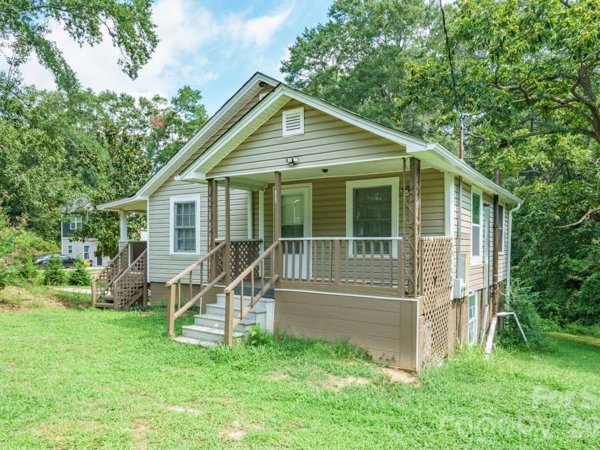 1028 East Drive, Gastonia, NC 28052.  MLS# CAR4418193, YatesRealty ID 47977. 
