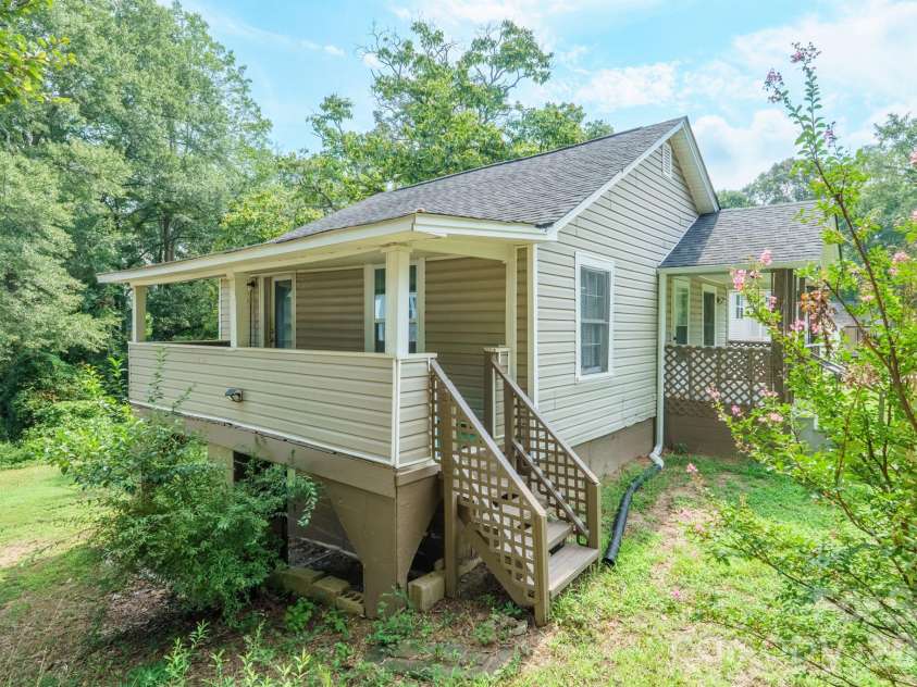 1028 East Drive, Gastonia, NC 28052.  MLS# CAR4418193, YatesRealty ID 47977. 