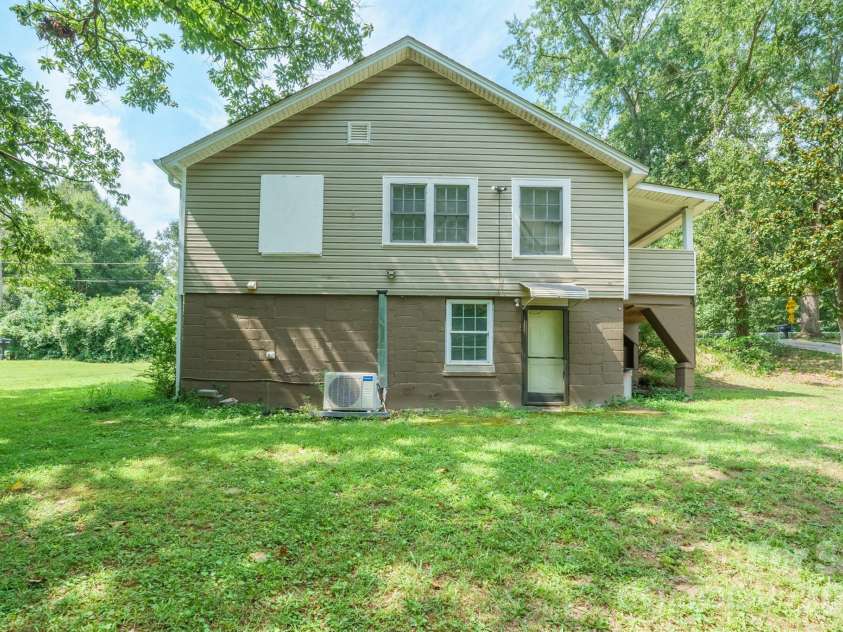 1028 East Drive, Gastonia, NC 28052.  MLS# CAR4418193, YatesRealty ID 47977. 