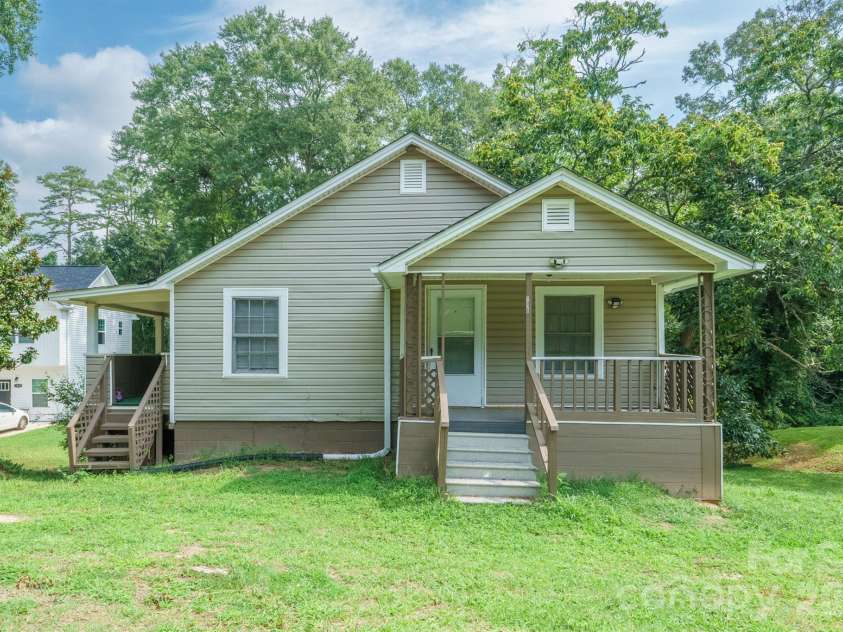 1028 East Drive, Gastonia, NC 28052.  MLS# CAR4418193, YatesRealty ID 47977. 
