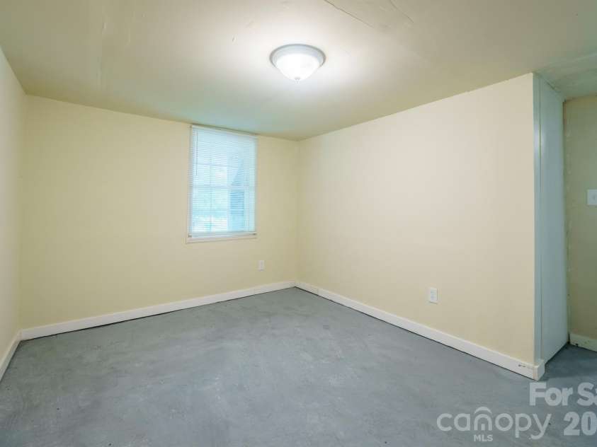 1028 East Drive, Gastonia, NC 28052.  MLS# CAR4418193, YatesRealty ID 47977. 