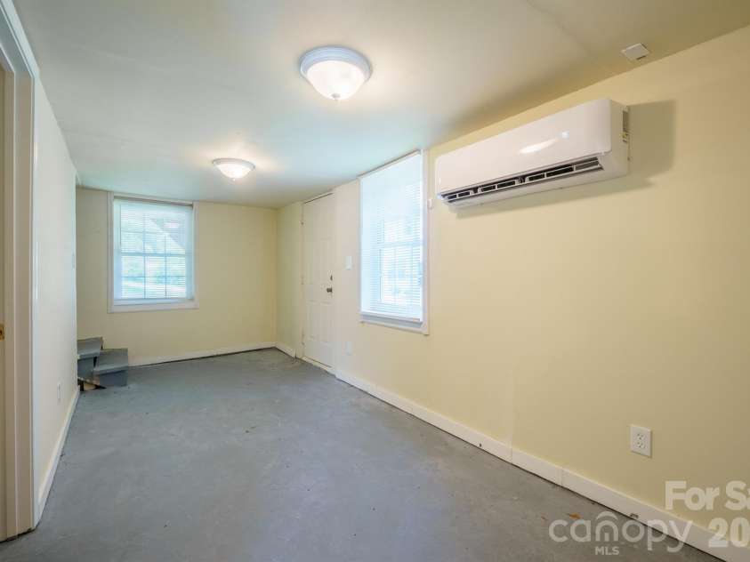 1028 East Drive, Gastonia, NC 28052.  MLS# CAR4418193, YatesRealty ID 47977. 