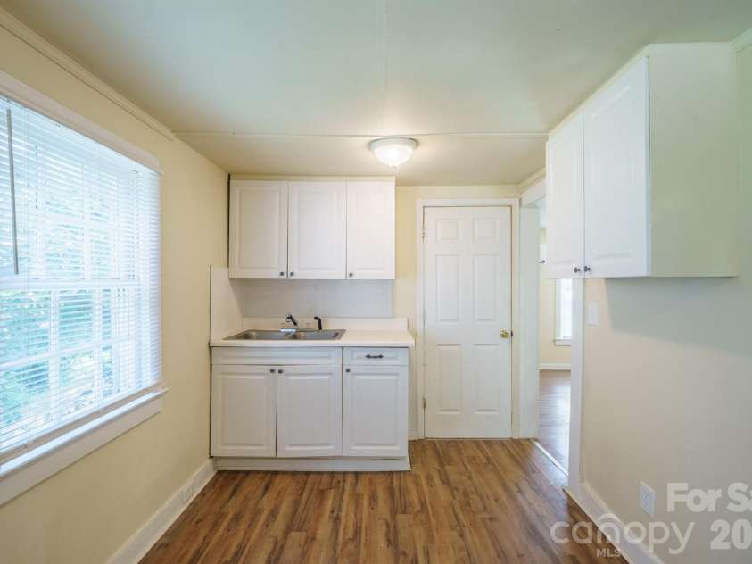 1028 East Drive, Gastonia, NC 28052.  MLS# CAR4418193, YatesRealty ID 47977. 