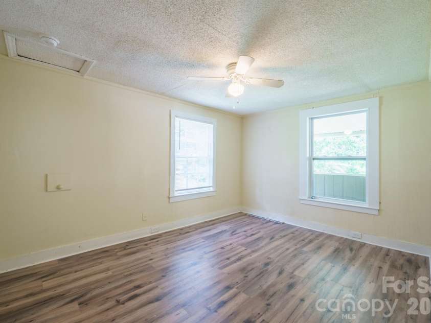 1028 East Drive, Gastonia, NC 28052.  MLS# CAR4418193, YatesRealty ID 47977. 