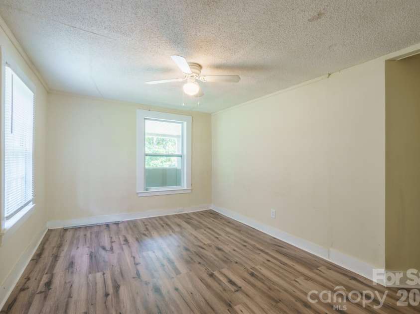 1028 East Drive, Gastonia, NC 28052.  MLS# CAR4418193, YatesRealty ID 47977. 