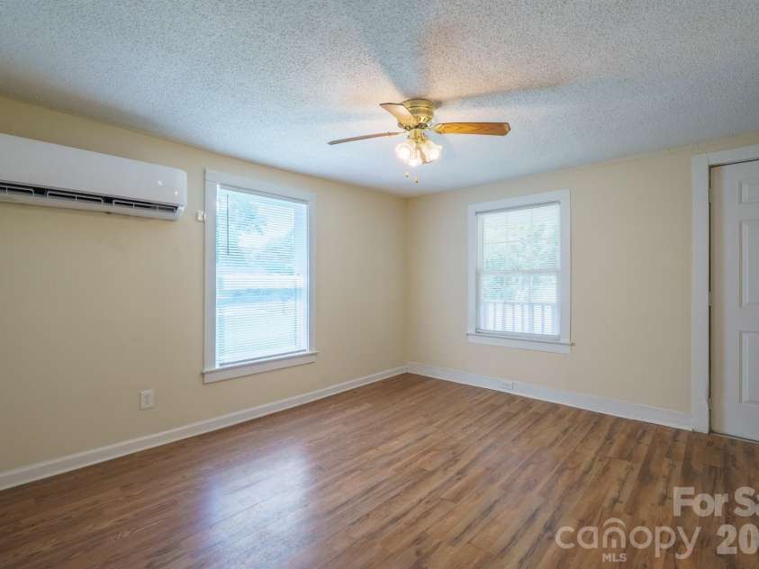 1028 East Drive, Gastonia, NC 28052.  MLS# CAR4418193, YatesRealty ID 47977. 