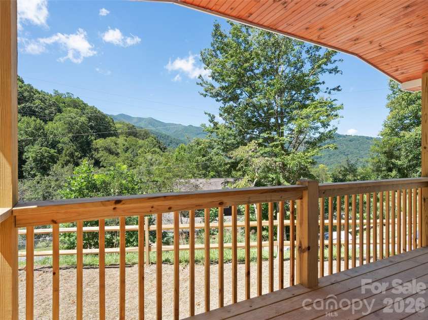 26 Lancelot Loop, Canton, NC 28716.  MLS# CAR4419409, YatesRealty ID 47979. 