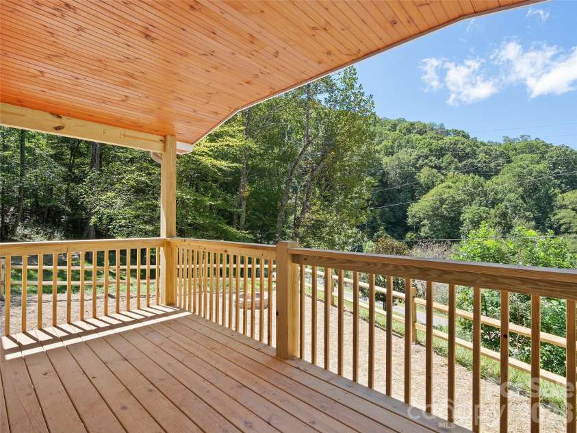 26 Lancelot Loop, Canton, NC 28716.  MLS# CAR4419409, YatesRealty ID 47979. 