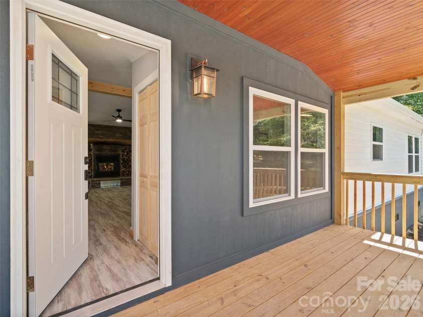 26 Lancelot Loop, Canton, NC 28716.  MLS# CAR4419409, YatesRealty ID 47979. 
