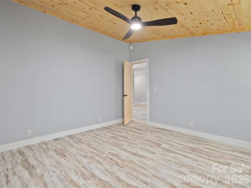 26 Lancelot Loop, Canton, NC 28716.  MLS# CAR4419409, YatesRealty ID 47979. 