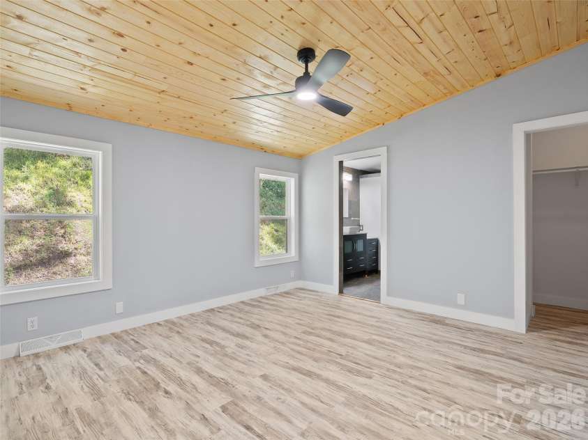 26 Lancelot Loop, Canton, NC 28716.  MLS# CAR4419409, YatesRealty ID 47979. 