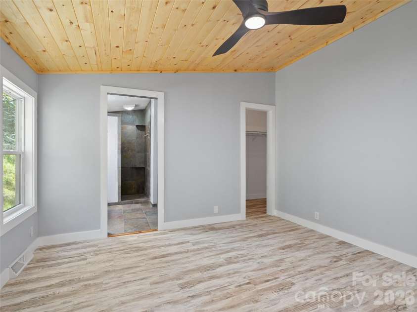 26 Lancelot Loop, Canton, NC 28716.  MLS# CAR4419409, YatesRealty ID 47979. 