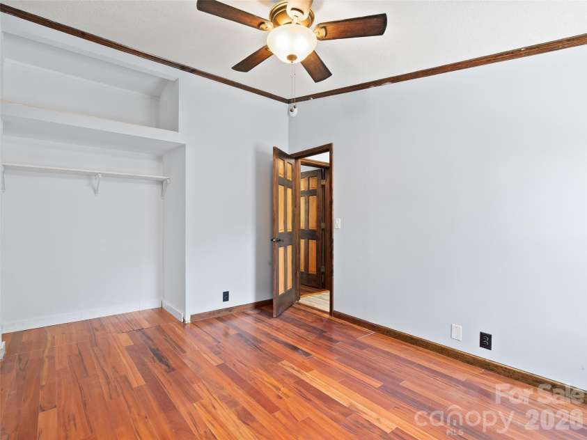 26 Lancelot Loop, Canton, NC 28716.  MLS# CAR4419409, YatesRealty ID 47979. 