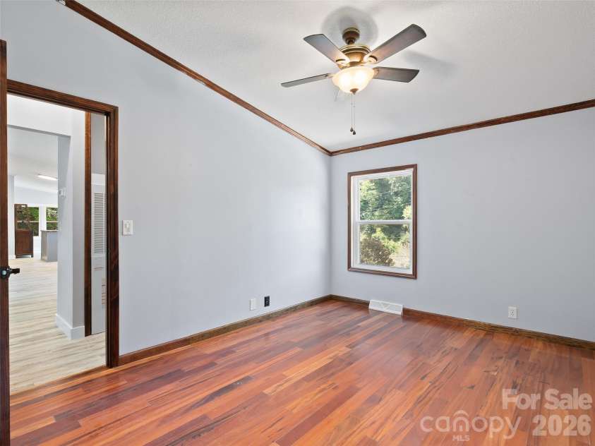 26 Lancelot Loop, Canton, NC 28716.  MLS# CAR4419409, YatesRealty ID 47979. 