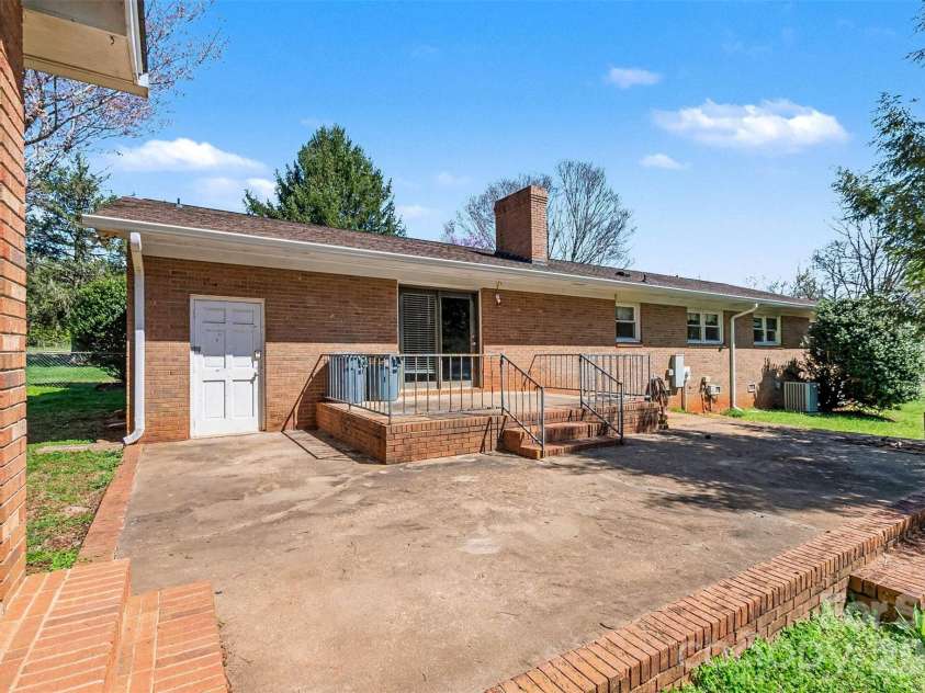 1388 Smith Farm Road, Lincolnton, NC 28092.  MLS# CAR4358119, YatesRealty ID 4798. 