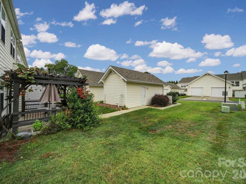 1168 Drummond Lane, Matthews, NC 28104.  MLS# CAR4417741, YatesRealty ID 47980. 