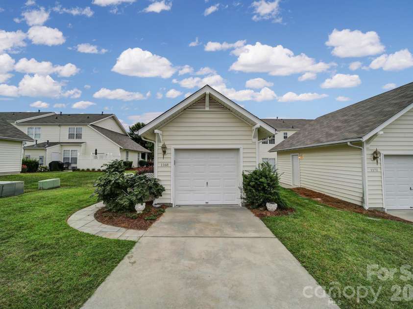 1168 Drummond Lane, Matthews, NC 28104.  MLS# CAR4417741, YatesRealty ID 47980. 