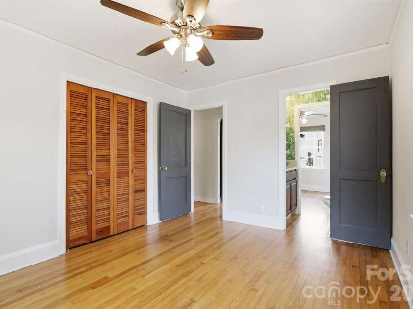 3407 Benard Avenue, Charlotte, NC 28206.  MLS# CAR4414465, YatesRealty ID 47981. Comfortable living space filled with natural light.