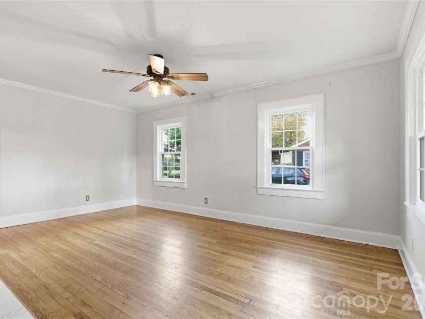 3407 Benard Avenue, Charlotte, NC 28206.  MLS# CAR4414465, YatesRealty ID 47981. Flexible bedroom space ready to meet the next owner’s needs.