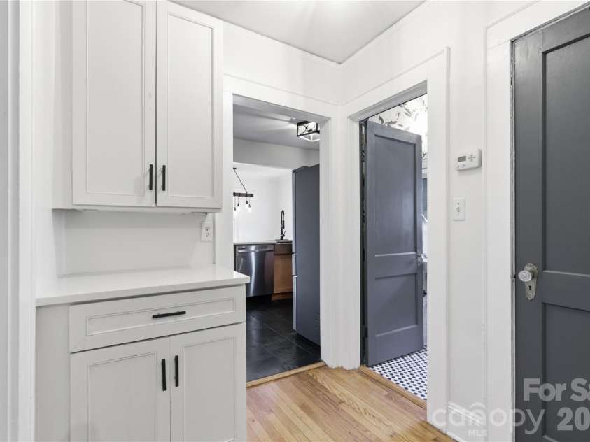 3407 Benard Avenue, Charlotte, NC 28206.  MLS# CAR4414465, YatesRealty ID 47981. Gas range and generous workspace make the kitchen ready for everyday meals and entertaining.
