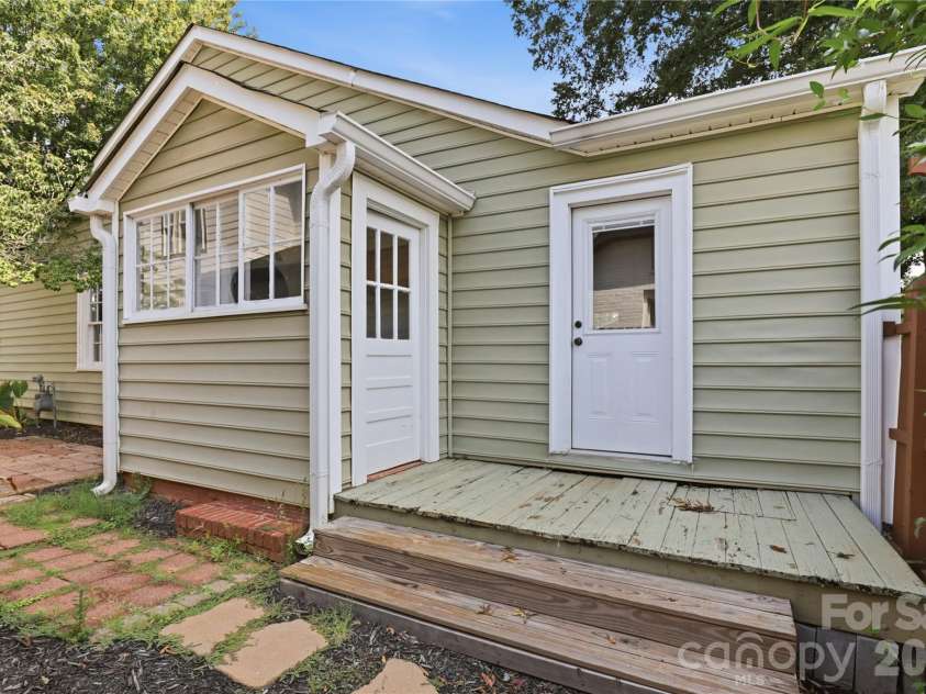 3407 Benard Avenue, Charlotte, NC 28206.  MLS# CAR4414465, YatesRealty ID 47981. Practical mudroom and laundry area with direct access to the backyard.